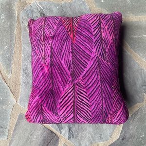 Banana Leaves Fuchsia- Travel Blanket w/ Trolley Sleeve